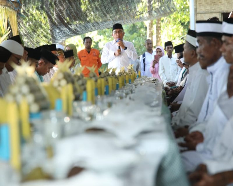 Wali Kota Ternate Menghadiri Tahlilan di Kelurahan Foramadiahi dan Memberi Sambutan. (Humas for Rakyatmu)