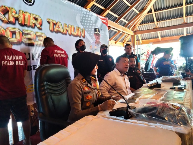 Dua pelaku penipuan pengusaha di Kabupaten Halmahera Timur, Maluku Utara diamankan polisi. Sementara pimpinan kelompok jadi DPO. (Rakyatmu)