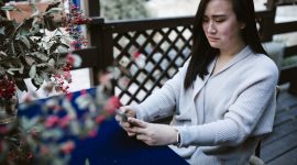 Ilustrasi Cacian Kekasih Melalui Pesan WhatsApp. (Pexels)