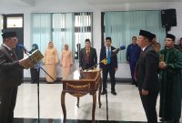 Wali Kota Ternate M. Tauhid Soleman melantil Rizal Marsaoly Sebagai Sekretaris Daerah Ternate di Aula Kantor Wali Kota. (Rakyatmu)