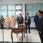 Wali Kota Ternate M. Tauhid Soleman melantil Rizal Marsaoly Sebagai Sekretaris Daerah Ternate di Aula Kantor Wali Kota. (Rakyatmu)