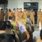 Sekretaris Daerah Kota Ternate Rizal Marsaoly saat Meminta Apel Pagi di Halaman Kantor Wali Kota Ternate. (Bucek for Rakyatmu)