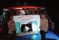KM Cahaya Tiga Lalu 02 Usai Menabrak Batu Karang di Perairan Desa Tokaka, Kabupaten Halmahera Selatan. (Istimewa)