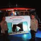 KM Cahaya Tiga Lalu 02 Usai Menabrak Batu Karang di Perairan Desa Tokaka, Kabupaten Halmahera Selatan. (Istimewa)
