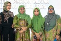 Ketua Muslimat NU Pulau Taliabu Domini Lajawara bersama Penasehat Muslimat NU Pulau Taliabu Ny Zahra Yolanda Mus (Paling Kanan). (Rakyatmu)