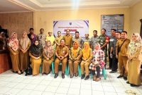 Ketua TAPD Kota Ternate Rizal Marsaoly bersama Peserta Musrenbang Kelurahan Toboko. (Rakyatmu)