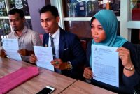 Nurjaya Hi Ibrahim Didampingi Kuasa Hukum Mirjan Marsaoly Menyampaikan Permohonan ke PN Ternate untuk Dilakukan Pelelangan Rumah Milik Termohon Yunan Hari Wibowo. (Rakyatmu)