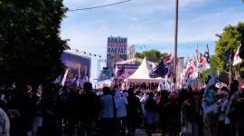 Kampanye Terbuka Anies Baswedan di Ternate, Maluku Utara Berlatar belakang Baliho Capres Nomor Urut 3. (Rakyatmu)