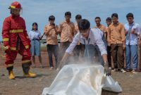 Siswa SMA Tunas Muda Desa Kawasi Melakukan Pelatihan K3. (Harita for Rakyatmu)