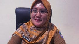 Kepala Dinas Kesehatan Kabupaten Halmahera Selatan Asia Hasjim Saat Menyampaikan Rencana Akreditasi RSUD Obi. (Rakyatmu)