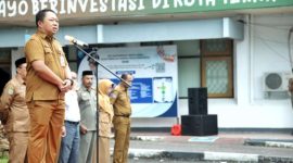 Sekretaris Daerah Rizal Marsaoly saat Pimpin Apel di Eks Kantor Wali Kota Ternate, Senin (15/1/2024). (Bucek for Rakyatmu)