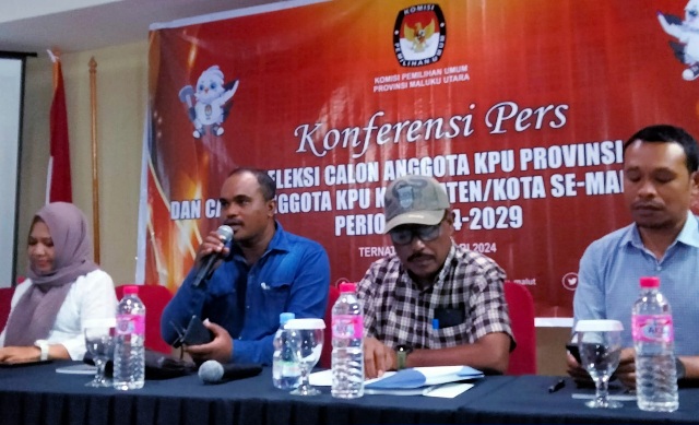 Timsel KPU Kabupaten/Kota Zona I Maluku Utara Saat Menyampaikan Pembukaan Pendaftaran Calon Anggota KPU di 5 Daerah. (Rakyatmu)