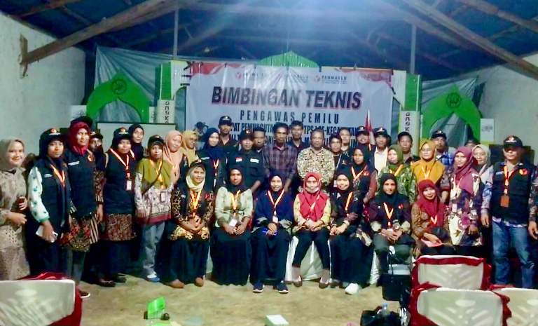 Panwaslu di Tiga Kecamatan Gelar Bimtek ke PTPS Desa Kou, Kepulauan Sula. (Vir for Rakyatmu)