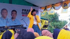 Pengurus Partai Golkar Hamid Usman menyindir Capres Anies Baswedan Hidup di Zaman yang Salah Ketika Menyampaikan Orasi Politik Kampanye TKD Prabowo-Gibran di Kota Tidore Kepulauan. (Rakyatmu)