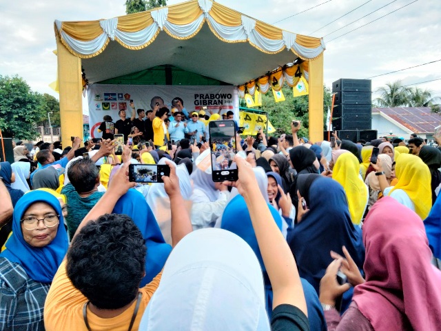 Capres Anies Baswedan Disebut Partai Golkar Suka Bicara di Acara Kampanye TKD Prabowo-Gibran di Kota Tidore Kepulauan. (Rakyatmu)