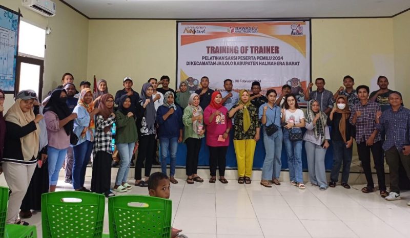 Anggota Bawaslu dan Panwascam Jailolo Gelar Pelatihan Saksi Peserta Pemilu 2024. (Rakyatmu)