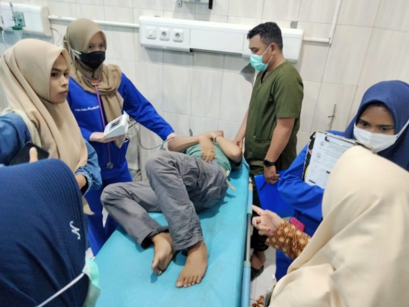 Seorang Anggota KPPS Kelurahan Tanah Tinggi Barat, Kota Ternate, Dilarikan ke RSUD Chasan Boesoirie Ternate Usai Kejang-kejang. (Rakyatmu)