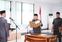 Sekda Kota Ternate Rizal Marsaoly Lantik Kepala Dinas Dukcapil Fahri Fuad. (Ko Edo)