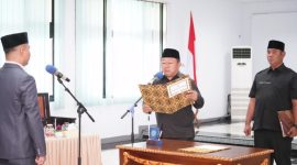 Sekda Kota Ternate Rizal Marsaoly Lantik Kepala Dinas Dukcapil Fahri Fuad. (Ko Edo)