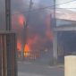 Ruang Warga di Kota Ternate, Maluku Utara Ludes Terbakar Usai membakar Sampah di Depan Rumah. (Tangkapan layar/Rakyatmu)