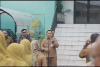 Sekda Kota Ternate Rizal Marsaoly saat Pimpin Apel Pagi di Dinas PUPR. (Bung Lodja)