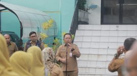 Sekda Kota Ternate Rizal Marsaoly saat Pimpin Apel Pagi di Dinas PUPR. (Bung Lodja)