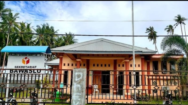 Kantor Bawaslu Kepulauan Sula. (FB Bawaslu/Rakyatmu)