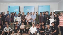 Peserta Musrenbang Komunitas dengan Sekretaris Daerah Kota Ternate Rizal Marsaoly di Auditorium Bappelitbangda. (Dok. Diskomsandi for Rakyatmu)