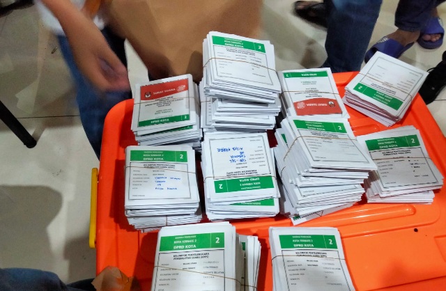 Surat Suara TPS 08 Kelurahan Tabona, Kecamatan Ternate Selatan, Kota Ternate Tidak Ditandatangani Ketua KPPS. (Rakyatmu)