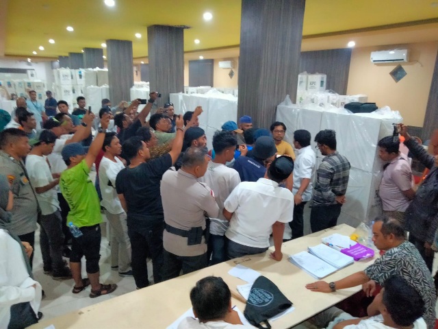 Belasan Parpol Ajukan Keberatan Rekapitulasi Hasil Suara, Khusus Dua TPS Kelurahan Tanah Tinggi, Kecamatan Ternate Selatan, Kota Ternate. (Rakyatmu)