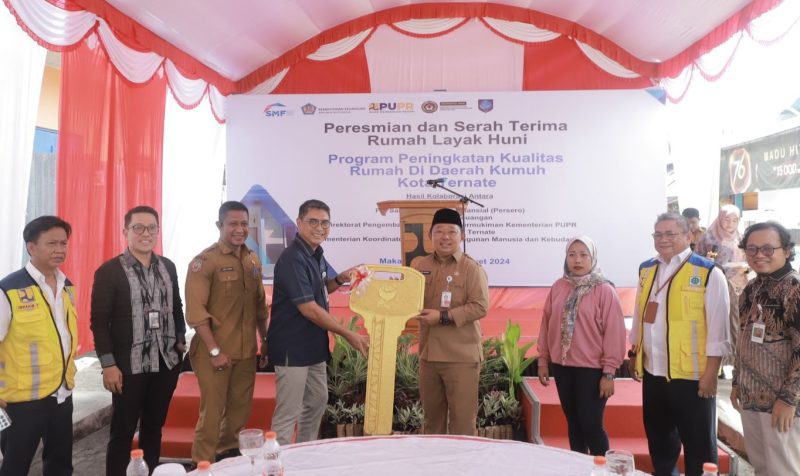 Proses Serah Terima Rumah Layak Huni kepada Warga Penerima Manfaat di Kelurahan Makassar Timur. (Ongky for Rakyatmu)
