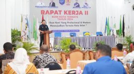 Ketua KONI Kota Ternate M. Gifari Bopeng saat Membacakan Sambutan di Raker ke II, Bertempat di Jati Hotel.