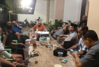 Sekda Halmahera Barat Syahril Abd Radjak (Menggunakan Peci Hitam) Bersama Politis NasDem. (Medsos)