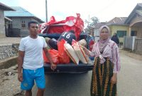 Warga Desa London dan Desa Gela Terima Bantuan dari Pemda Pulau Taliabu. (Rakyatmu)