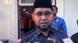 Bupati Halmahera Selatan Bassam Kasuba usai Menyerahkan Santunan Kematian secara Simbolis dari BPJS Ketenagakerjaan kepada Tiga Ahli Waris Sebesar Rp 42 Juta. (Rakyatmu)