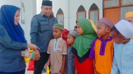 Bupati Kepulauan Sula Fifian Adeningsih Mus  Santuni Anak Yatim dan Berbagi Sembako di Bulan Ramadan. (Rakyatmu)