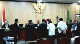 JPU KPK meminta terhormat majelis hakim untuk menolak eksepsi dua terdakwa kasus OTT Gubernur Maluku Utara Nonaktif Abdul Gani Kasuba. (Rakyatmu)