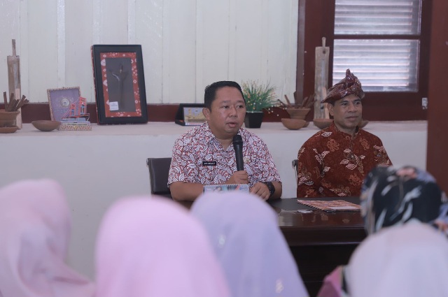 Sekda Kota Ternate Rizal Marsaoly saat Road Show di Dinas Kebudayaan. (Ongky for Rakyatmu)