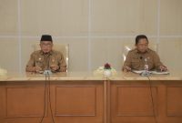 Wali Kota Ternate M. Tauhid Soleman yang Didampingi Sekda Rizal Marsaoly Pimpin Rapat OPD di Ruang Rapat Lantai III Kantor Wali Kota Ternate. (Ongky for Rakyatmu)