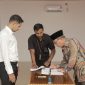 Wali Kota Ternate M. Tauhid Soleman Menandatangani Perjanjian Kerja Formasi PPPK Tahun 2023 di Aula Kantor Dinas Pendidikan. (Ongky/Rakyatmu)