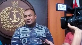 Danlanal Ternate Letkol Marinir Ridwan Azis Saat Menyampaikan Pencopotan Danpos TNI AL Bacan, Halmahera Selatan, Maluku Utara. (Rakyatmu)