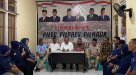 M. Tauhid Soleman Saat Memasukan Formulir Pendaftaran Penjaringan Calon Wali Kota Ternate di Partai Gerindra  (Rakyatmu)