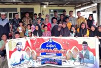 Diskominfo Halmahera Selatan berikan bantuan kepada 26 anak yatim dalam safari Ramadan. (Rakyatmu)
