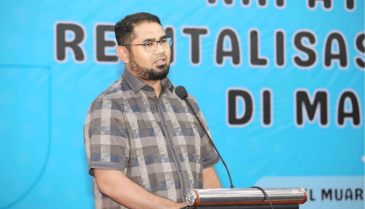 Bupati Halmahera Selatan Bassam Kassuba hadiri kegiatan revitalisasi bahasa daerah. (Dok. Humas/Rakyatmu)