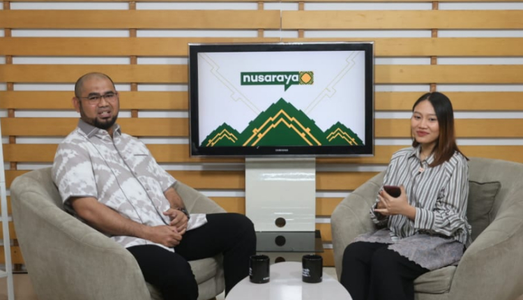 Bassam Kasuba diundang dalam podcast Kompas Gramedia untuk membicarakan tentang potensi pariwisata di Kabupaten Halmahera Selatan. (Dok. Humas/Rakyatmu)