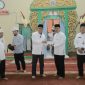 Wali Kota Ternate M. Tauhid Soleman Serahkan Insentif Imam, Bobato Dunia dan Bobato Akhirat. (Ongky/Rakyatmu)