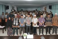 Wali Kota Ternate M. Tauhid Soleman, Sekda Rizal Marsaoly bersama Imam dan Pengurus STQ. (Ongky/Rakyatmu)