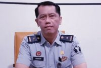 Kepala Divisi Kemasyarakatan Kemenkumham Maluku Utara Hensah saat Menjelaskan Narapidana yang Mendapat Remisi Khusus Hari Raya Idul Fitri 1445 Hijriah. (Rakyatmu)