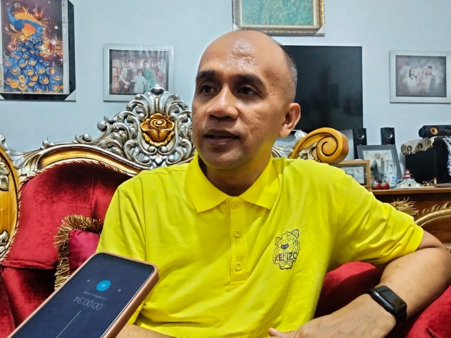 Firman Mudaffar Sjah saat Menyebutkan Mengantongi Tiga Parpol untuk Maju Bertarung Pilwako Ternate. (Rakyatmu)