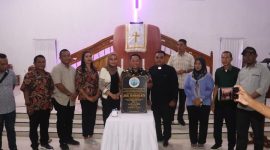 Bupati Pulau Taliabu Aliong Mus meresmikan sekaligus Gereja Jou Barakati. (Dok. Humas for Rakyatmu)